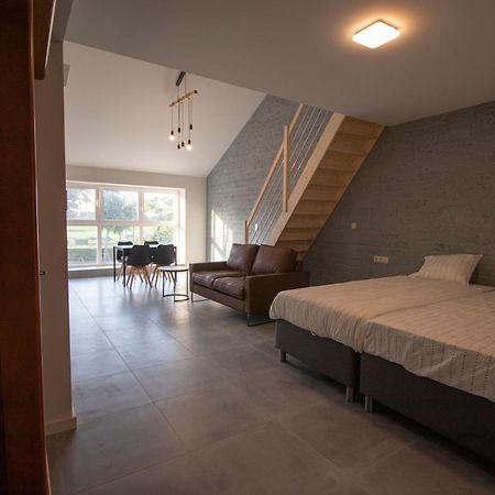 NeerpeltDe Hoog Velden 13アパートメント エクステリア 写真